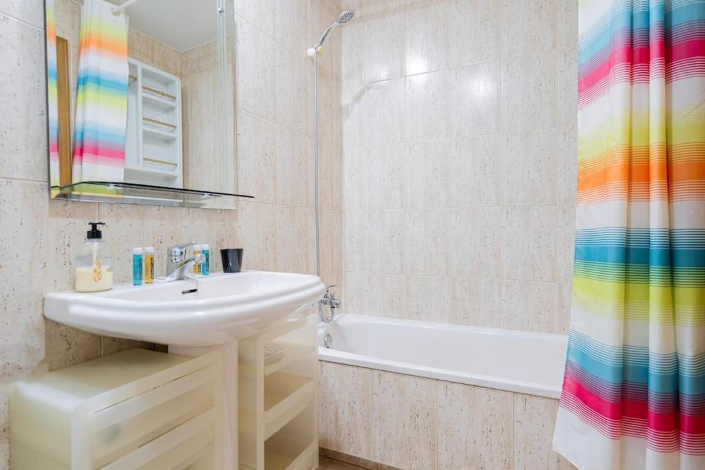Cozy Family Apartment Tetuan/Estrecho B.M7 Мадрид Екстериор снимка